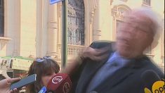 ペルーで女性がＴＶ生放送中に議員平手打ち、汚職疑惑巡る怒りで