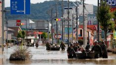 西日本豪雨、死者77人・安否不明40人以上　企業の操業停止相次ぐ