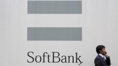 ソフトバンク副社長「最大3割安に」、官房長官発言意識か