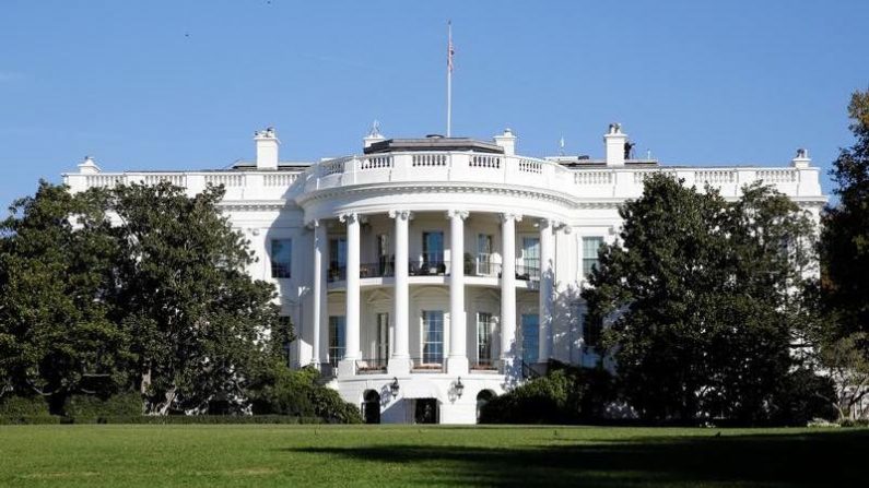 米政権高官、一斉に寄稿を否定 NYT紙の「抵抗勢力」論説