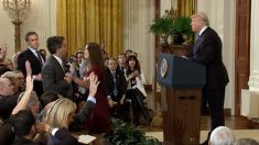 【動画ニュース】ホワイトハウス、CNN記者の記者証を無効に