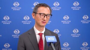 中国系新移民「神韻を観るのは、古代の皇帝だけが享受できた福」