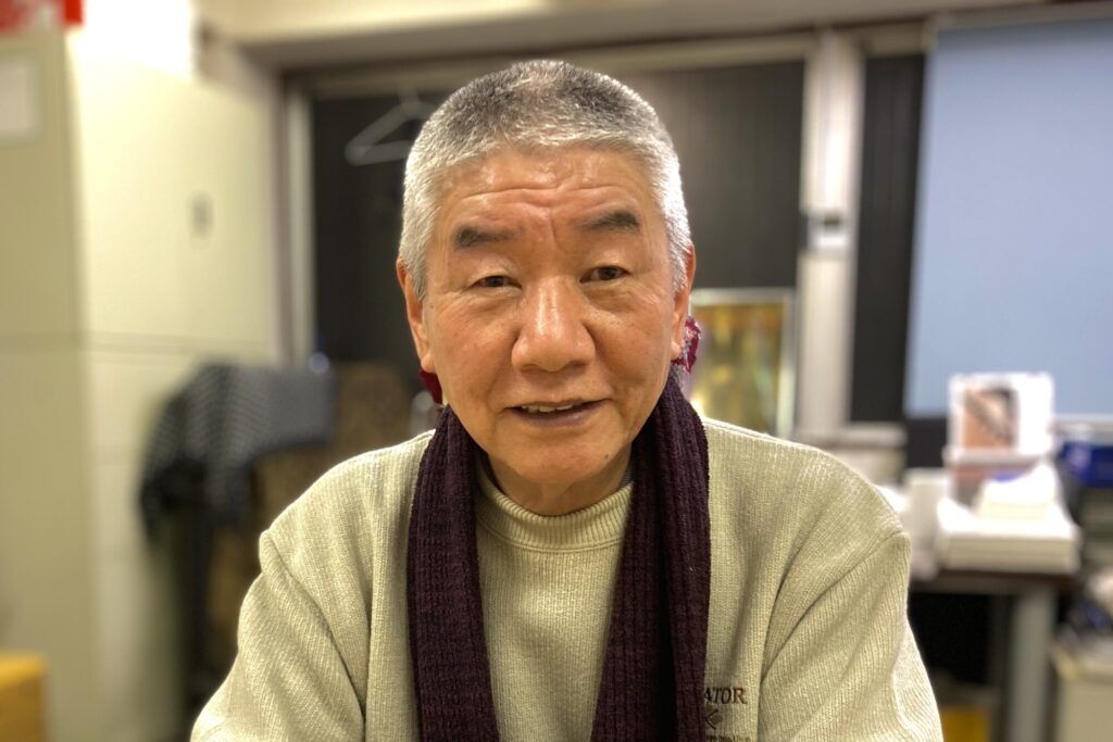 NPO法人代表の宮西信治さんは李洪志先生の文章を読み、徳を積むことの大切さを感じた(田中慧子/大紀元)